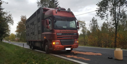 Technická závada nákladního vozu u Věšína blokuje jeden jízdní pruh