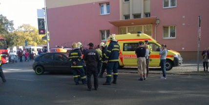 Mladíkovi, který srazil dívky, hrozí až dva roky ve vězení