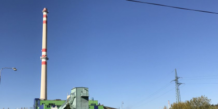 Spletla si páru z chladících věží a zavolala hasiče