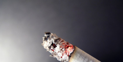 Zloděj se napakoval, z prodejny ukradl tisíc krabiček cigaret