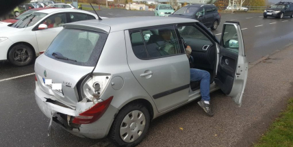 V Husově ulici došlo ke střetu dvou vozidel
