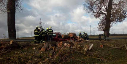 Středočeským hasičům připravil silný vítr přes tisíc zásahů!