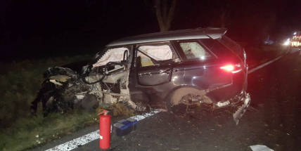 Aktuálně: Čelní střet dvou vozidel si vyžádal lidský život a těžké zranění. V místě přistával vrtulník LZS