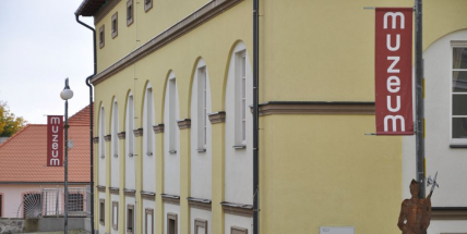 Nová výstava v galerii Podbrdského muzea - Světlo, prostor, čas