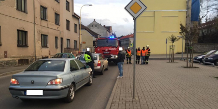 V ulici Čs. armády havarovaly dva vozy