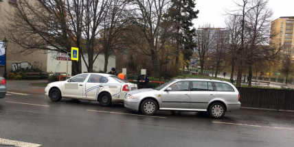 V ulici Čs. armády došlo ke střetu dvou vozů
