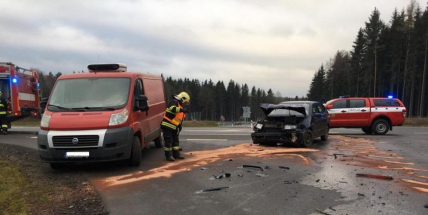 Právě teď: Dopravní nehoda osobního vozu s nákladním zaměstnává veškeré složky IZS