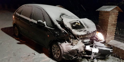 Aktuálně: Čelní střet ukončil jízdu dvou vozidel