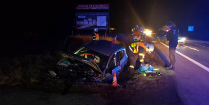 Aktuálně: Záchranáři vyprošťují zraněné osoby po vážné dopravní nehodě