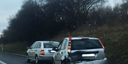 Opatrně na silnicích, na D4 se opět bouralo