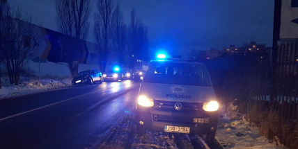 Aktuálně: Silně opilý muž skončil v Brodské mimo komunikaci