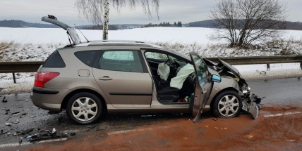 Aktuálně: Nedání přednosti v jízdě zapříčinilo vážnou dopravní nehodu