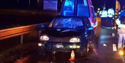 Právě teď: Osobní vůz srazil chodce, v místě přistává záchranářský vrtulník