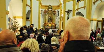 Kostel sv. Jana Nepomuckého v Rožmitále pod Třemšínem zaplnily desítky lidí, aby si poslechli Českou mši vánoční "Hej, mistře" Jakuba Jana Ryby