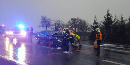 Aktuálně: Vážná dopravní nehoda uzavřela hlavní tah na Strakonice
