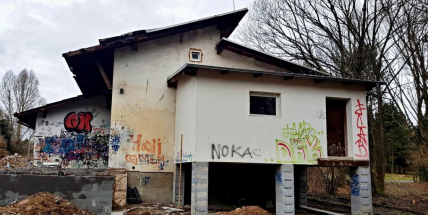 Junior se začíná proměňovat