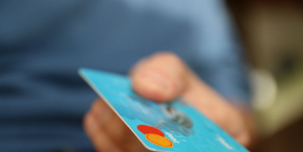 Přestaneme platit za platbu kartou?