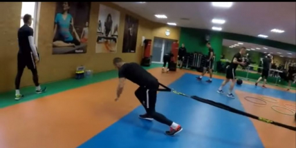 1.FK - Ukázka tréninku s kondičním trenérem Filipem Měchurou