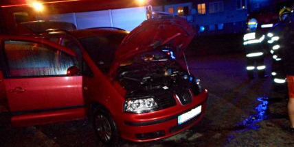Na sídlišti hořelo osobní auto