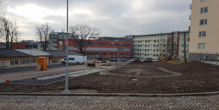 Parkování u nemocnice už nebude hororem