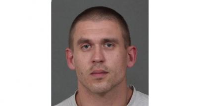 Policie prosí veřejnost o pomoc při pátrání po muži, na kterého vydal soud příkaz k zatčení