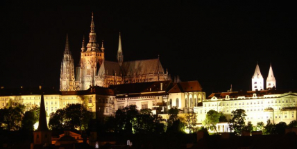 Dnešní svátek přinese vyznamenání, piety i otevřené instituce