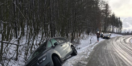 Citroën skončil v příkopu