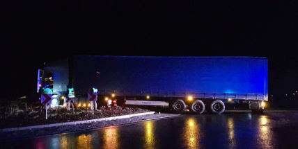 Zkrátil si cestu přes kruháč a skončil jako pomníček