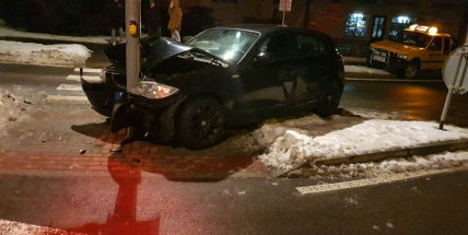 Právě teď: Bavorák skončil přímo v semaforech