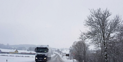 AKTUÁLNÍ INFORMACE: Neustále sněží a jak na tom jsou hlavní komunikace