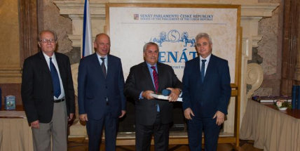 MUDr. Polák získal ocenění za odbornou publikaci roku