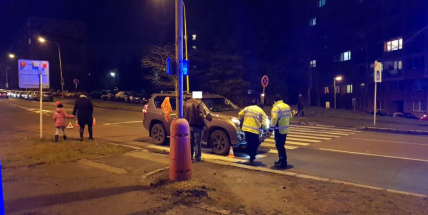 Aktuálně: Osobní vůz srazil na přechodu chodce