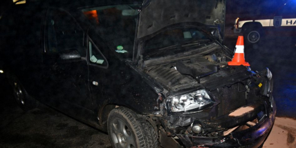 Dvě osobní auta se střetla přímo v křižovatce