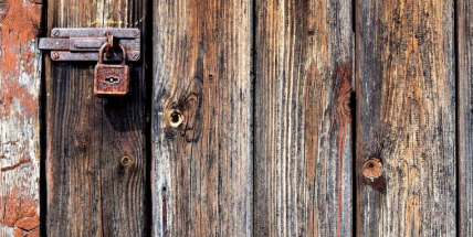 Tři vykradené sklepy