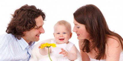 Od dnešního dne je možné čerpat týdenní otcovskou dovolenou