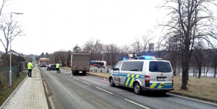 Nehoda dodávky blokuje hlavní tah z Příbrami na Plzeň