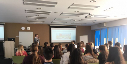 Na exkurzi do nemocnice dorazilo pět desítek studentů