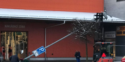 Parkoviště u OBI je částečně uzavřeno