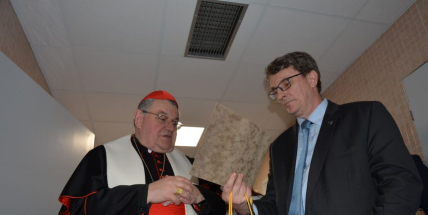 Kardinál Duka navštívil příbramskou nemocnici, požehnal lůžka pro paliativní péči