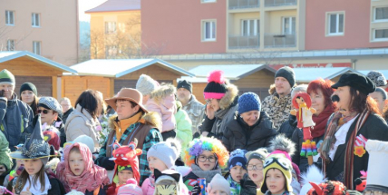 Příbramské „mateřinky“ slavily masopust na náměstí