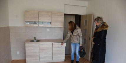 Dům s pečovatelskou službou v Hradební ulici musí projít nutnou rekonstrukcí a první dva byty byly dokončeny