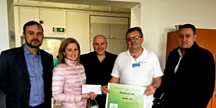 Zaměstnanci mezi sebou vybrali 10 tisíc, věnovali je příbramské nemocnici