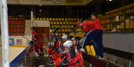 Příbramský hokejový starší dorost tento týden zametl s Jihočechy. Nejdříve přestřílel Písek a včera roznesl Strakonice