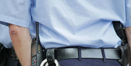 Chtěl nakupovat bez placení a daleko s lupem neutekl