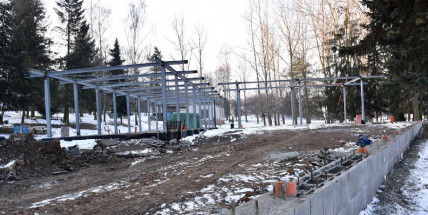 Stavbu restaurace na Nováku nejspíš přeruší mrazy. Přesto se její dokončení předpokládá již koncem května