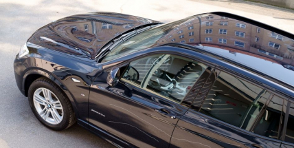 Na autech opět řádili vandalové