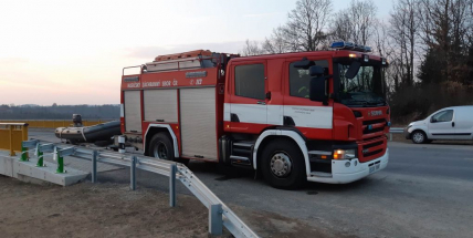 Došlo k tragické události: U Žďákovského mostu se propadl led, dvě osoby se zachránily, po třetí probíhá pátrání