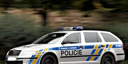Zfetovaný a se zákazem řízení ujížděl před policisty