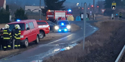 Právě teď: Traktor vrazil vidle do cesty projíždějícímu vlaku