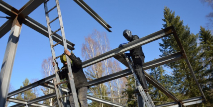 Na Fialáku roztává kluziště, v lesoparku pobíhají mláďata a na Nováku se opět pracuje.